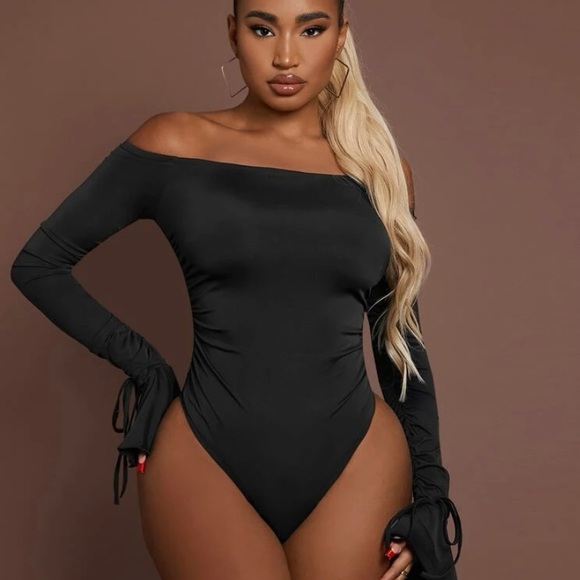 Ruched Flare Sleeved Bodysuit - Picture 4 of 4